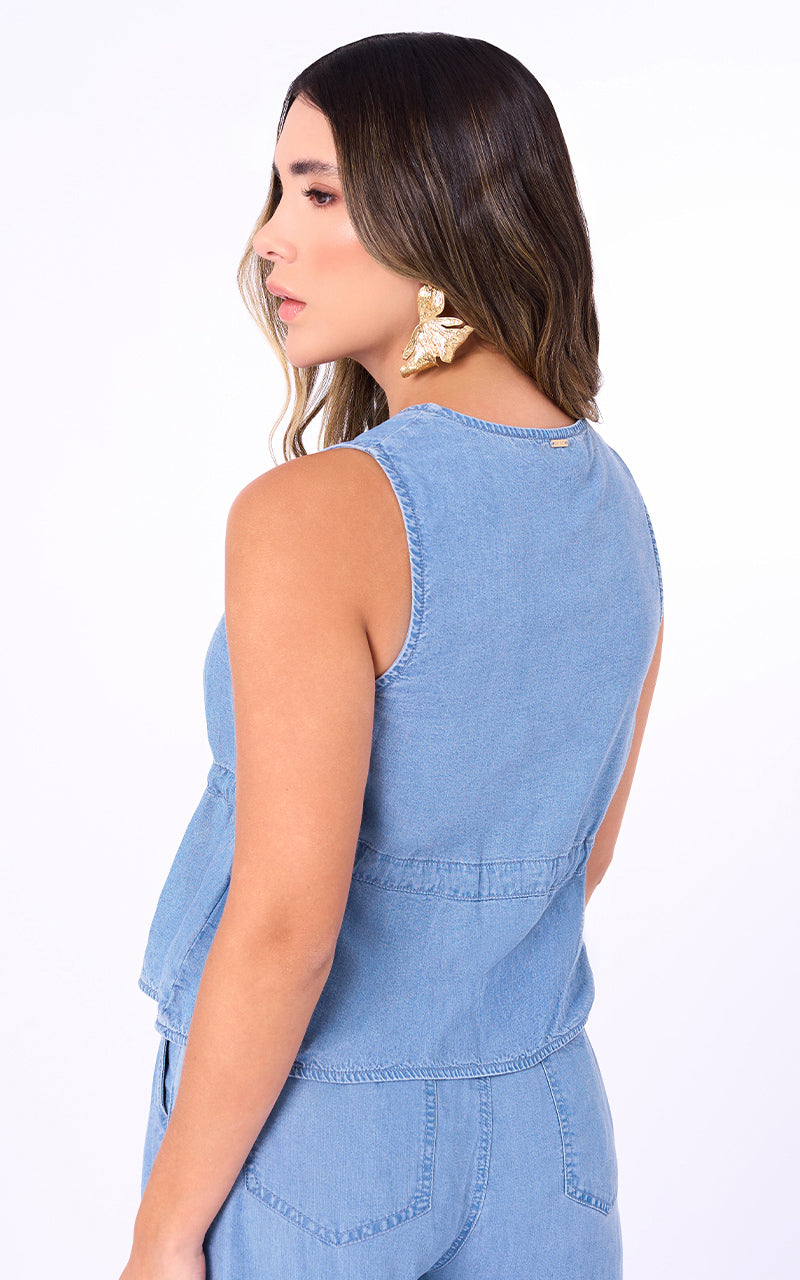 CONJUNTO DENIM CLARO CHALECO Y PANTALON