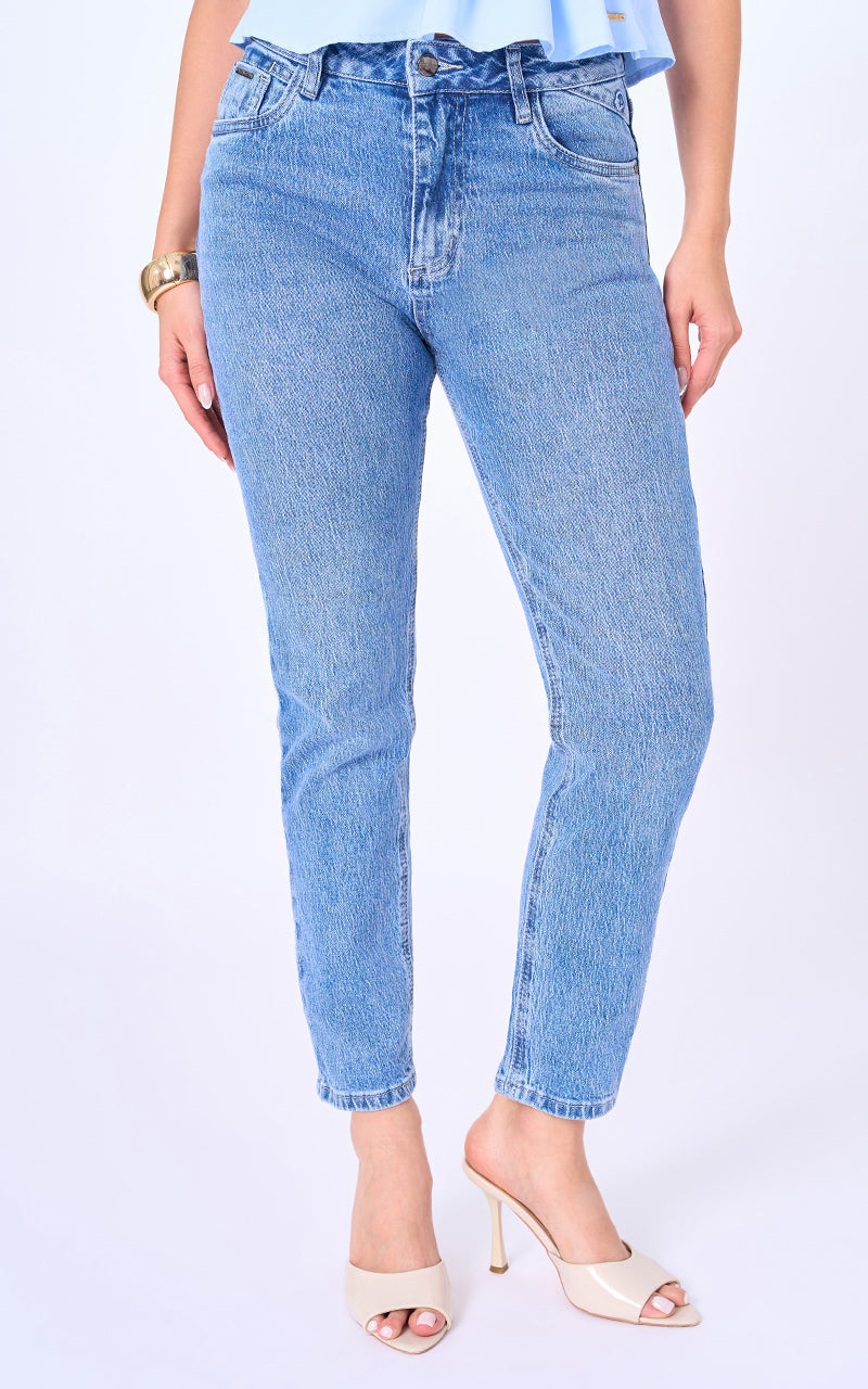 Jeans Mom Tiro Alto Azul Claro