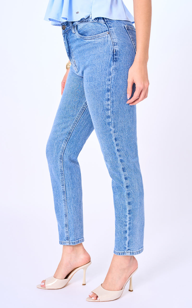 Jeans Mom Tiro Alto Azul Claro