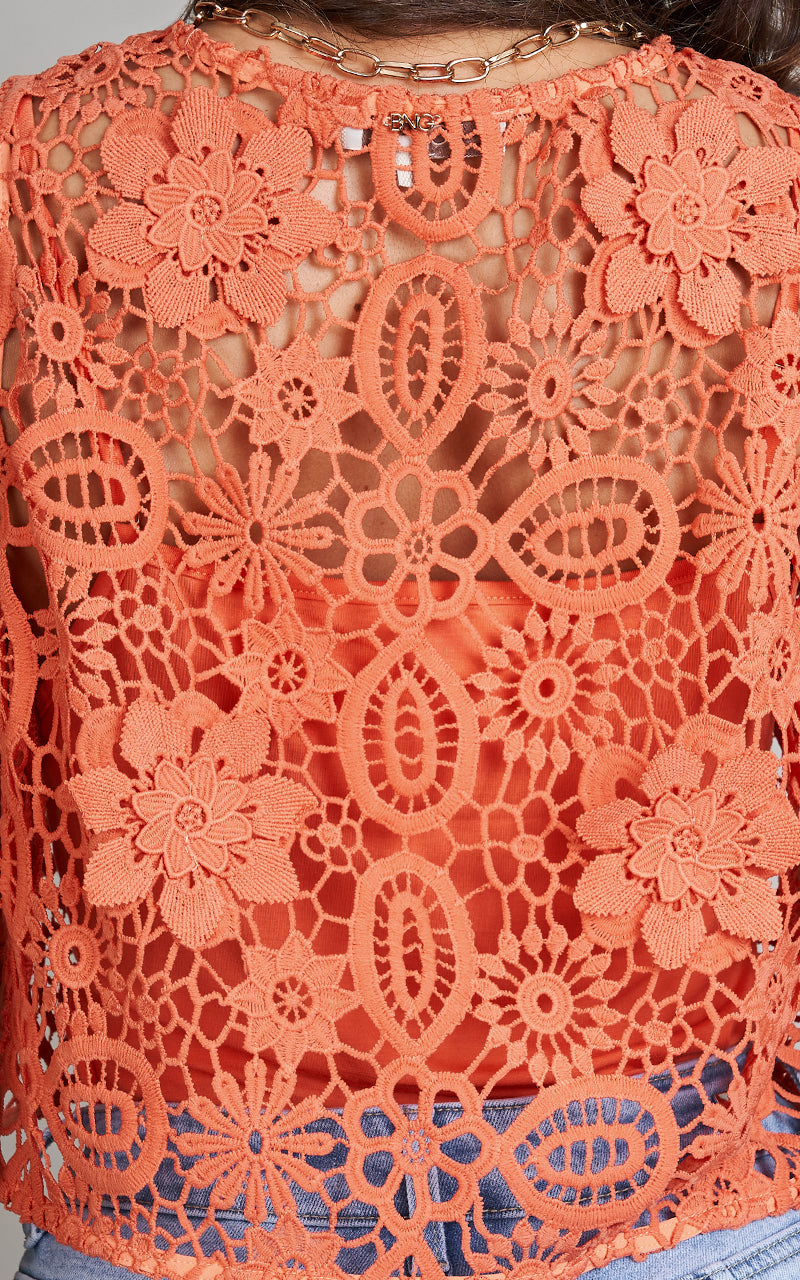 DELICATE BLOOMS TOP