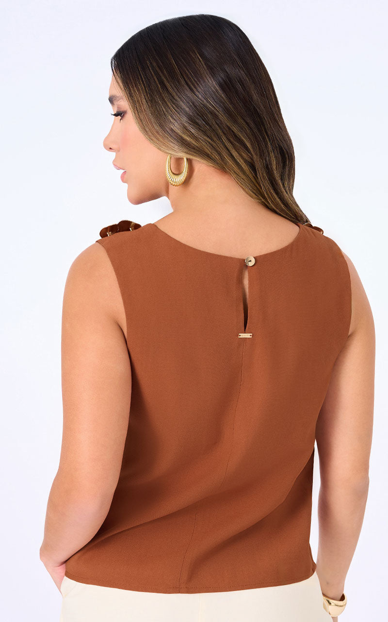 TOP CON DETALLE DORADO