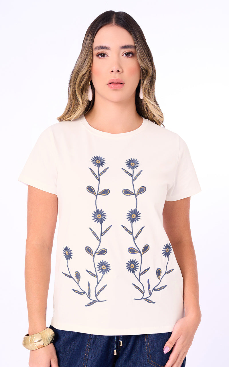 T-SHIRT CON BORDADOS