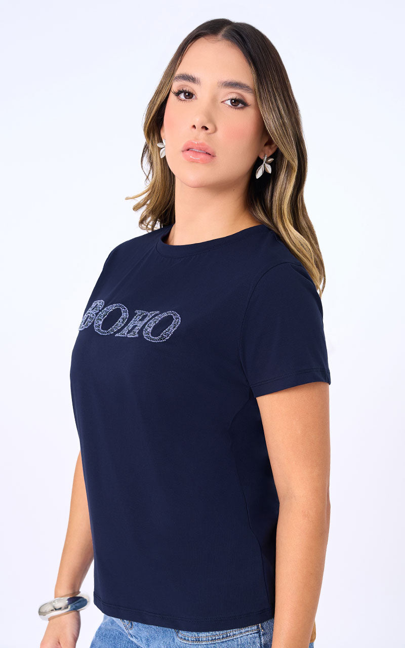 T-SHIRT CON FRASE BOHO AZUL MARINO