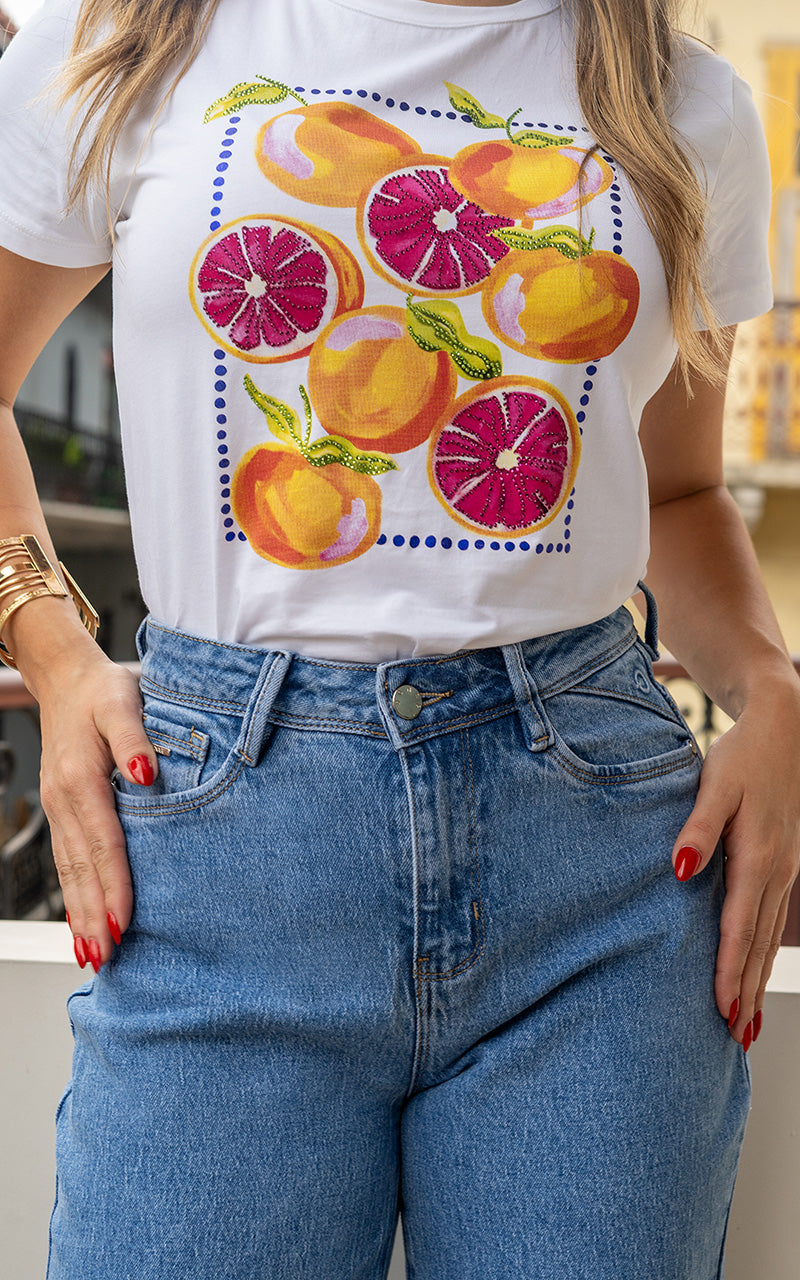 SCARLETT T-SHIRT & LAURA BALLOON JEANS