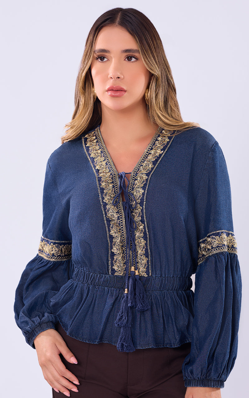 BLUSA CON DETALLES BORDADOS