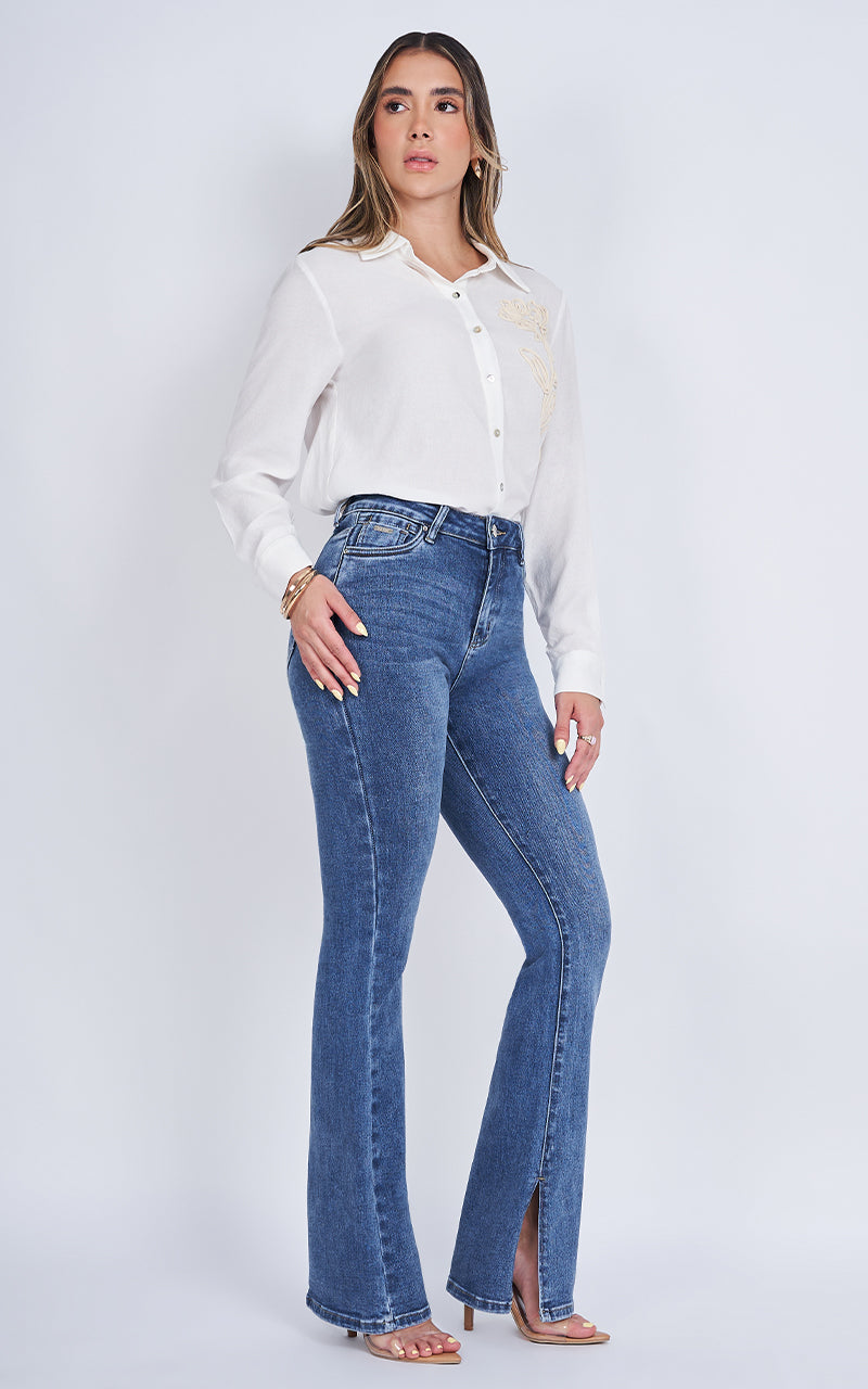 CAMISA CON DETALLE BORDADO