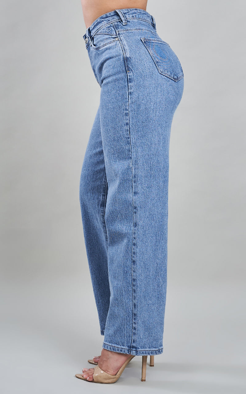 SCARLETT T-SHIRT & LAURA BALLOON JEANS