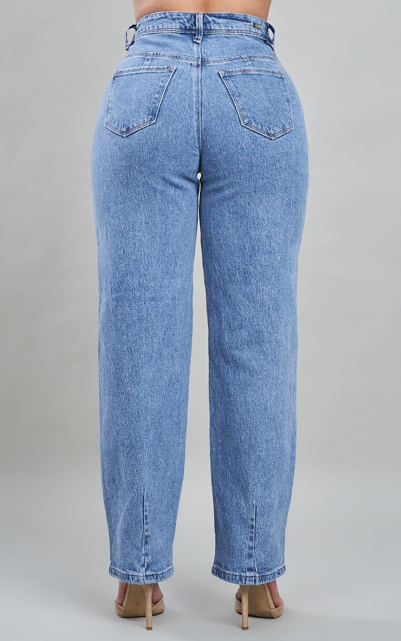 SCARLETT T-SHIRT & LAURA BALLOON JEANS