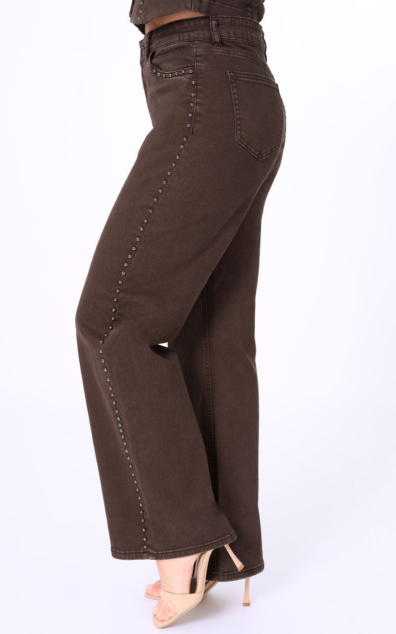 CONJUNTO DENIM CHALECO Y JEANS CAFE