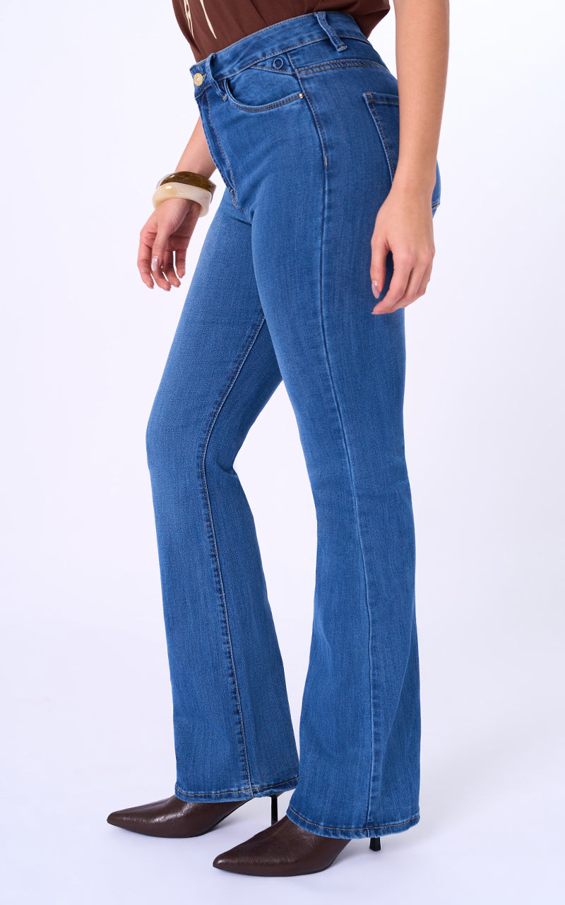 JEANS BOOT CUT TIRO ALTO