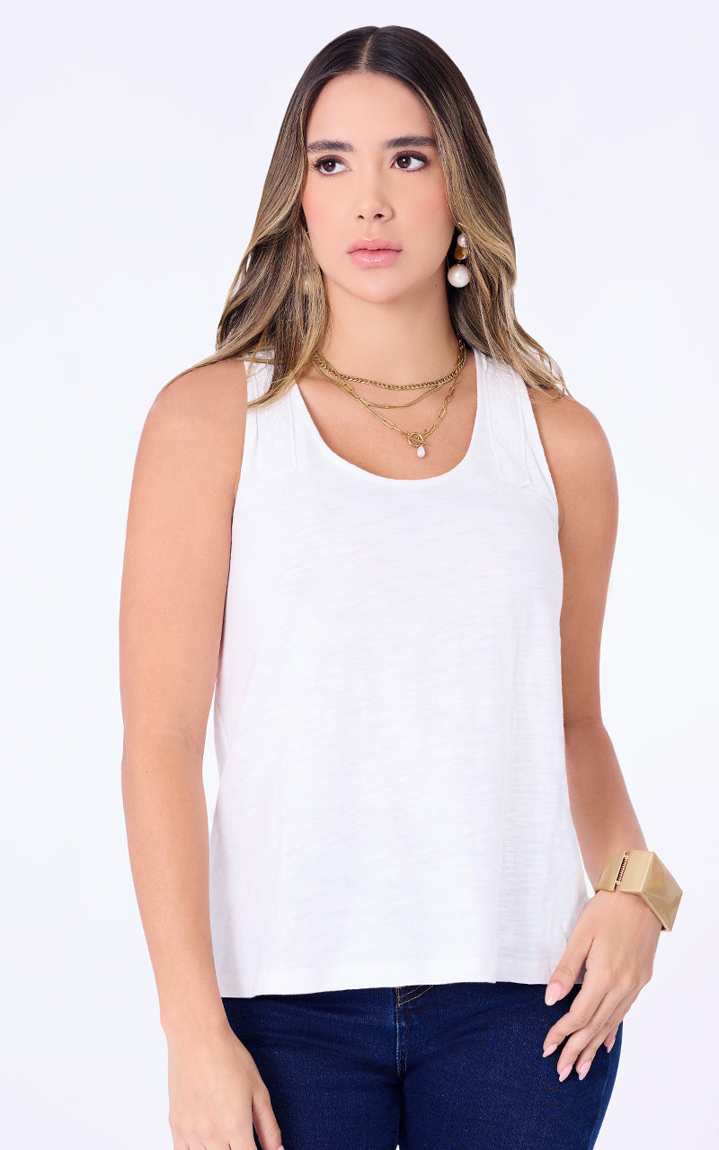 TOP CON DETALLE BORDADOS