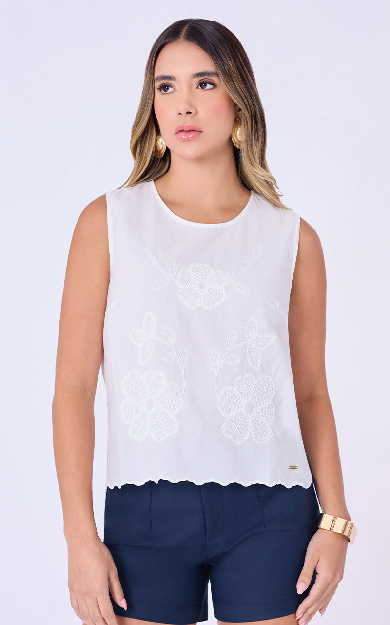 TOP CON DETALLES BORDADOS