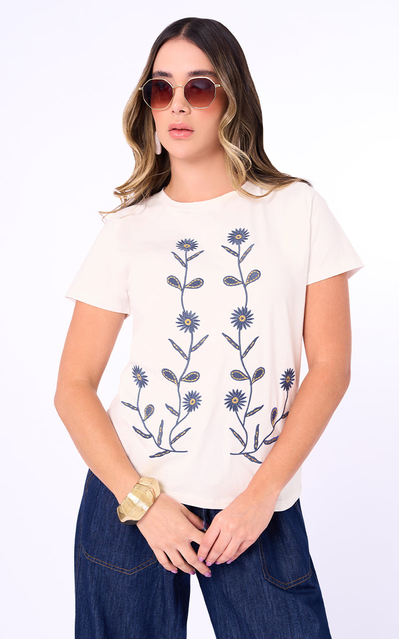 T-SHIRT CON BORDADOS