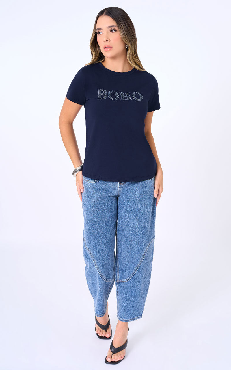 T-SHIRT CON FRASE BOHO AZUL MARINO