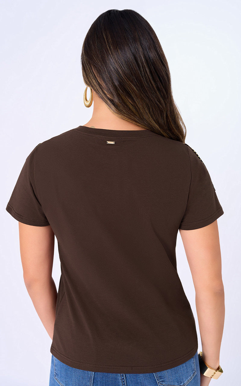 T-SHIRT CON FLECOS