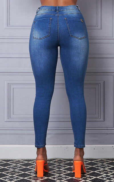 JEANS TIRO ALTO SKINNY ANKLE