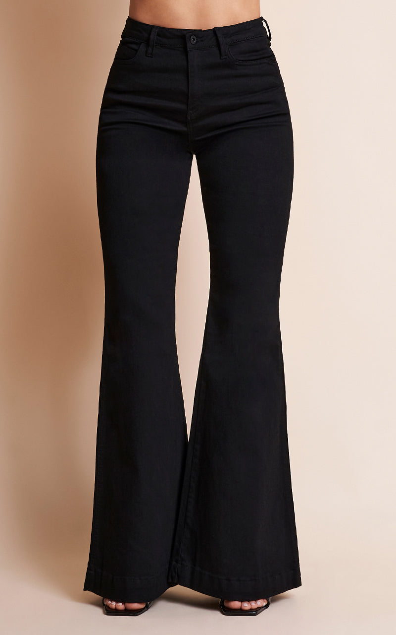 BASIC BLACK FLARE JEANS