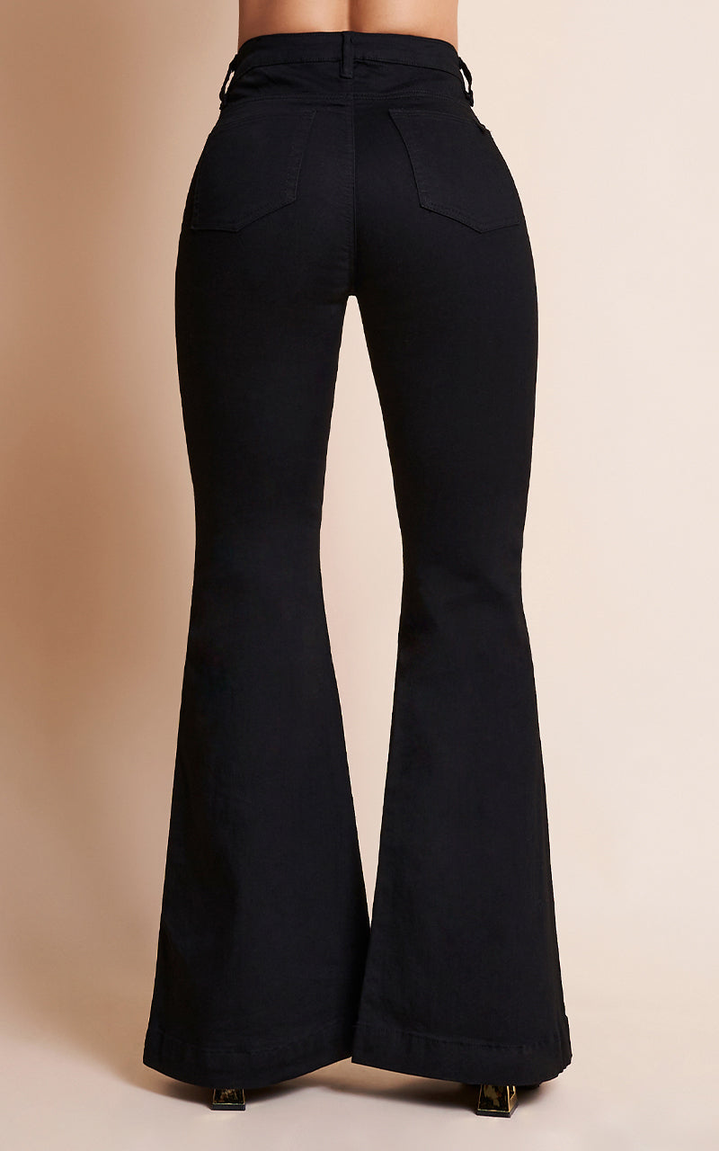 BASIC BLACK FLARE JEANS